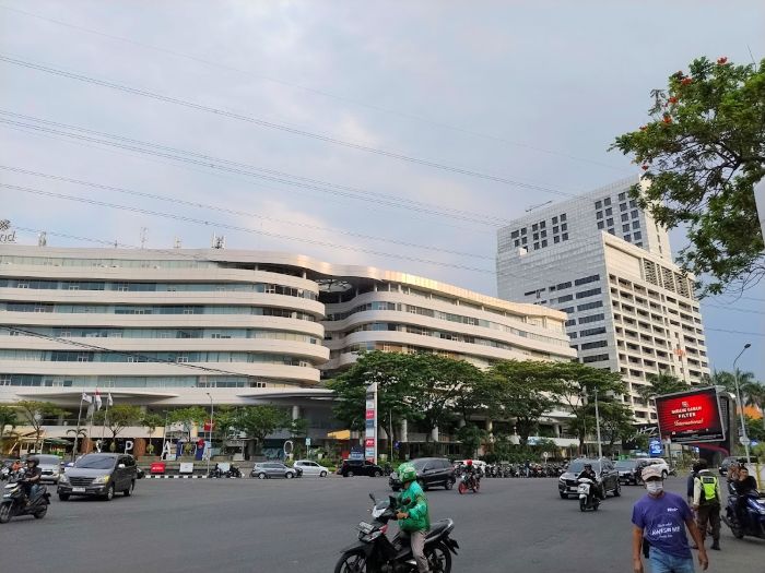 RAMAI: Kawasan Surabaya Barat masih menarik bagi investor untuk menanamkan modalnya.