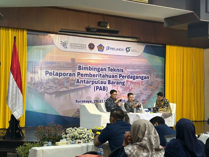 KOORDINASI: Pelindo Sub Regional Jawa Regional 3 gelar Bimtek Implementasi Pelaporan Pemberitahuan Perdagangan Antarpulau Barang (PAB) di Pelabuhan Tanjung Perak, Surabaya, Kamis (30/10/25).