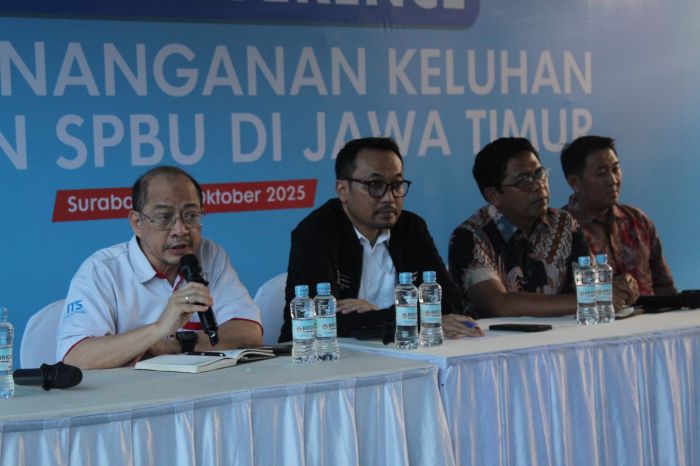 PAPARAN: Pertamina Patra Niaga bersama Lembaga Minyak dan Gas Bumi (Lemigas) dan beberapa pihak lainnya menggelar konferensi pers di SPBU 51.601.65 Jemursari, Surabaya, Jumat (31/10/2025).