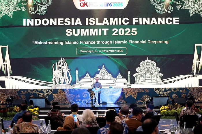 SAMBUTAN: Ketua Dewan Komisioner OJK Mahendra Siregar di pembukaan Indonesia Islamic Finance Summit (IIFS) 2025 yang digelar di Hotel Westin Surabaya, Senin (3/11/2025).