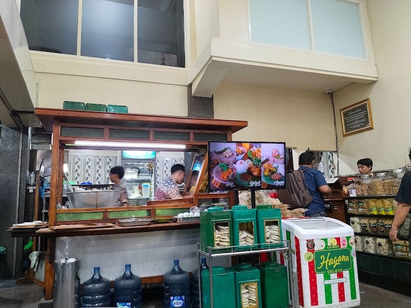 ROMBONG: Kenaikan harga mamin menjadi penyebab inflasi di Jatim pada Oktober mencapai 2,69 persen.