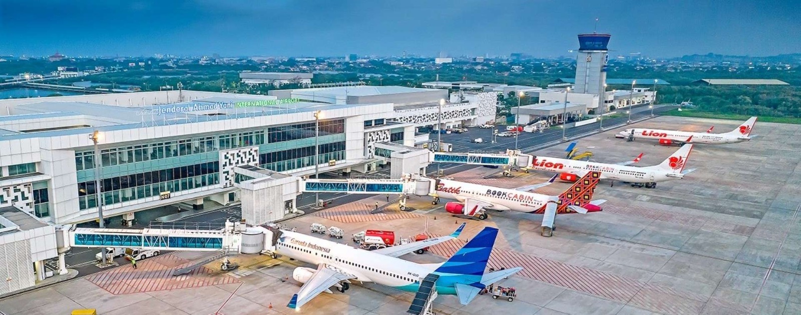 SIAP: Sejumlah pesawat parkir di Bandara Jenderal Ahmad Yani Semarang. Pemerintah menyiapkan Rp 180 miliar untuk diskon angkutan Nataru.