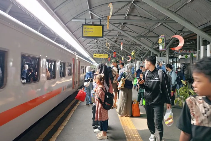 ANTRE: Kereta api semakin diminati oleh konsumen sebagai moda transportasi favorit.