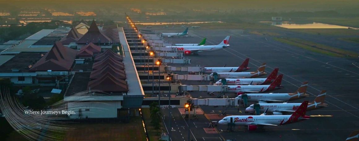 ANTRE: Sejumlah pesawat sedang parkir di Bandara Internasional Juanda Surabaya di Sidoarjo.