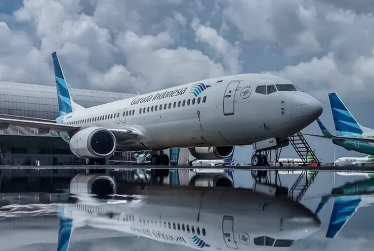 PARKIR: Sejumlah pesawat milik PT Garuda Indonesia (Persero) Tbk tampak istirahat alias parkir.