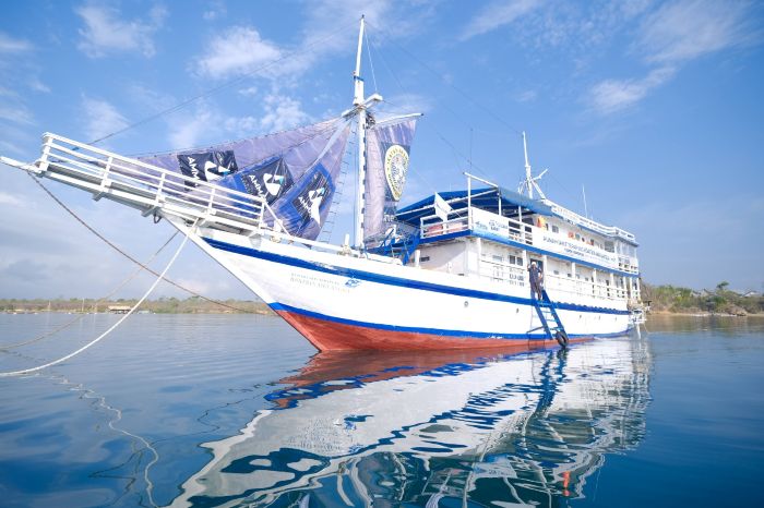 SIAP: Rumah Sakit Kapal Ksatria Airlangga (RSKKA) Unair Surabaya segera berlayar ke Sumatera, tepatnya ke daerah korban bencana longsor dan banjir bandang.