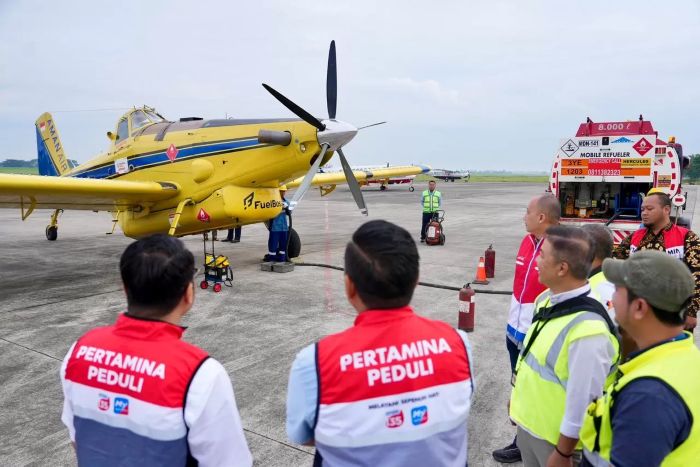 SIAP: Pertamina menggunakan Air Tractor untuk distribusi BBM ke Bener Meriah, Aceh, memastikan pasokan energi tetap aman di wilayah pascabencana.