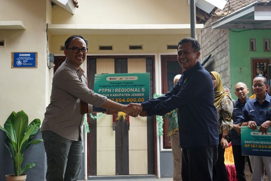 BERBAGI: PTPN I Regional 5 menyalurkan Bantuan Tanggung Jawab Sosial dan Lingkungan (TJSL) senilai Rp 207,6 juta di Kabupaten Jember, Jawa Timur.