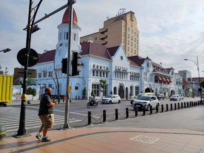 MELENGGANG: Kawasan Kota Lama menjadi salah satu objek wisata di Kota Surabaya yang masuk di Rekomendasi Destinasi.