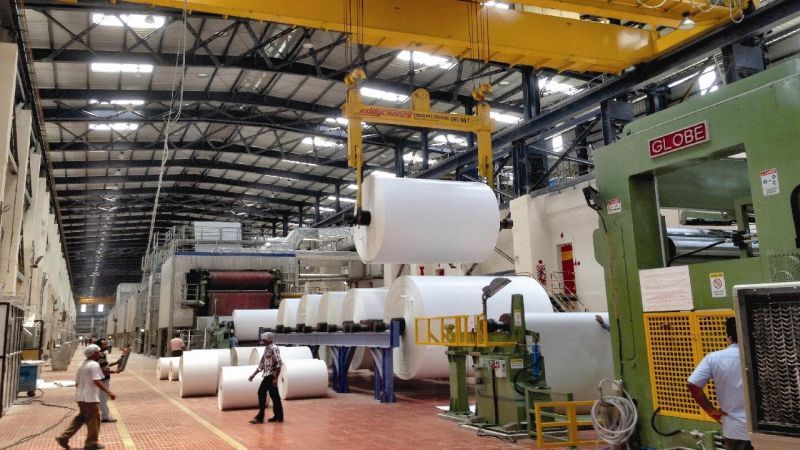 PABRIK KERTAS: Sepanjang 2024, nilai ekspor industri pulp dan kertas Indonesia mencapai USD 8,09 miliar dengan volume 11,98 juta ton, sementara impor tercatat USD 3,42 miliar.