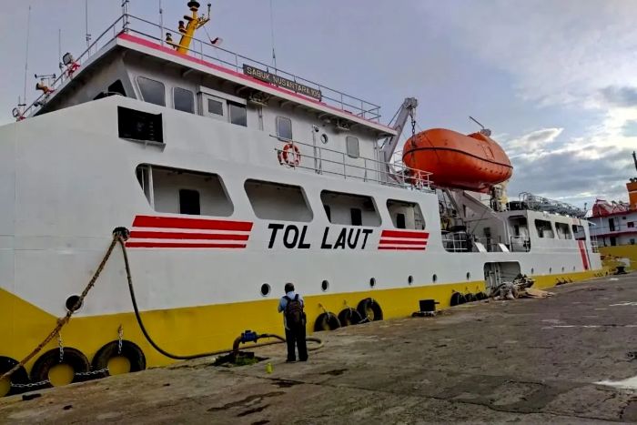 TOL LAUT: Kapal Perintis PT Pelayaran Nasional Indonesia (Pelni) melalui KM Sabus Nusantara atau Sanus 109, di Kabupaten Sangihe.