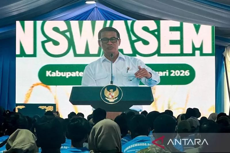 MENTAN: Andi Amran Sulaiman memberikan sambutan pada acara Panen Raya dan Pengumuman Swasembada Pangan di Karawang, Januari 2026