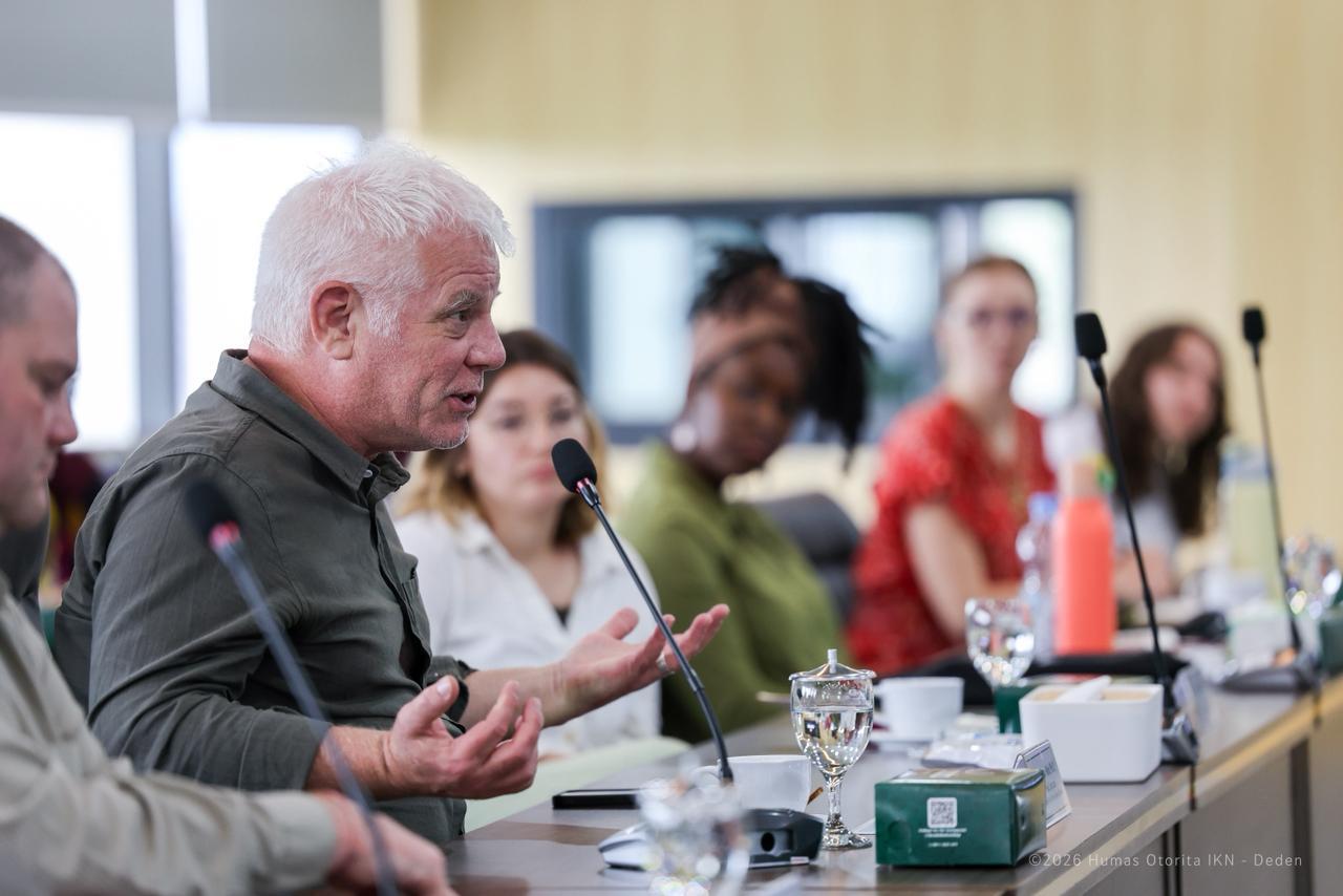 DISKUSI STRATEGIS: Akademisi dari University of Maryland tampak antusias menyampaikan pandangannya mengenai potensi IKN sebagai model urbanisasi global.