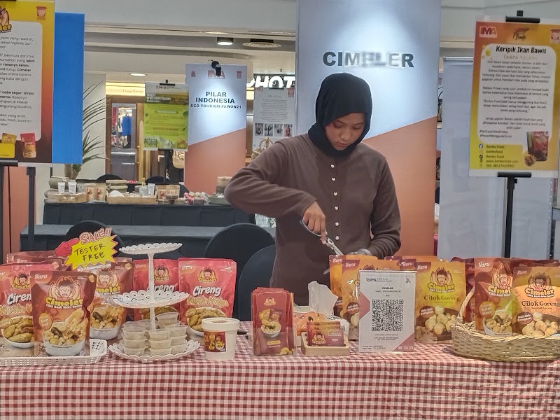 PAMERAN: Kelompok makanan dan minuman menjadi salah satu penopang kinerja penjualan eceran di bulan Desember 2025.