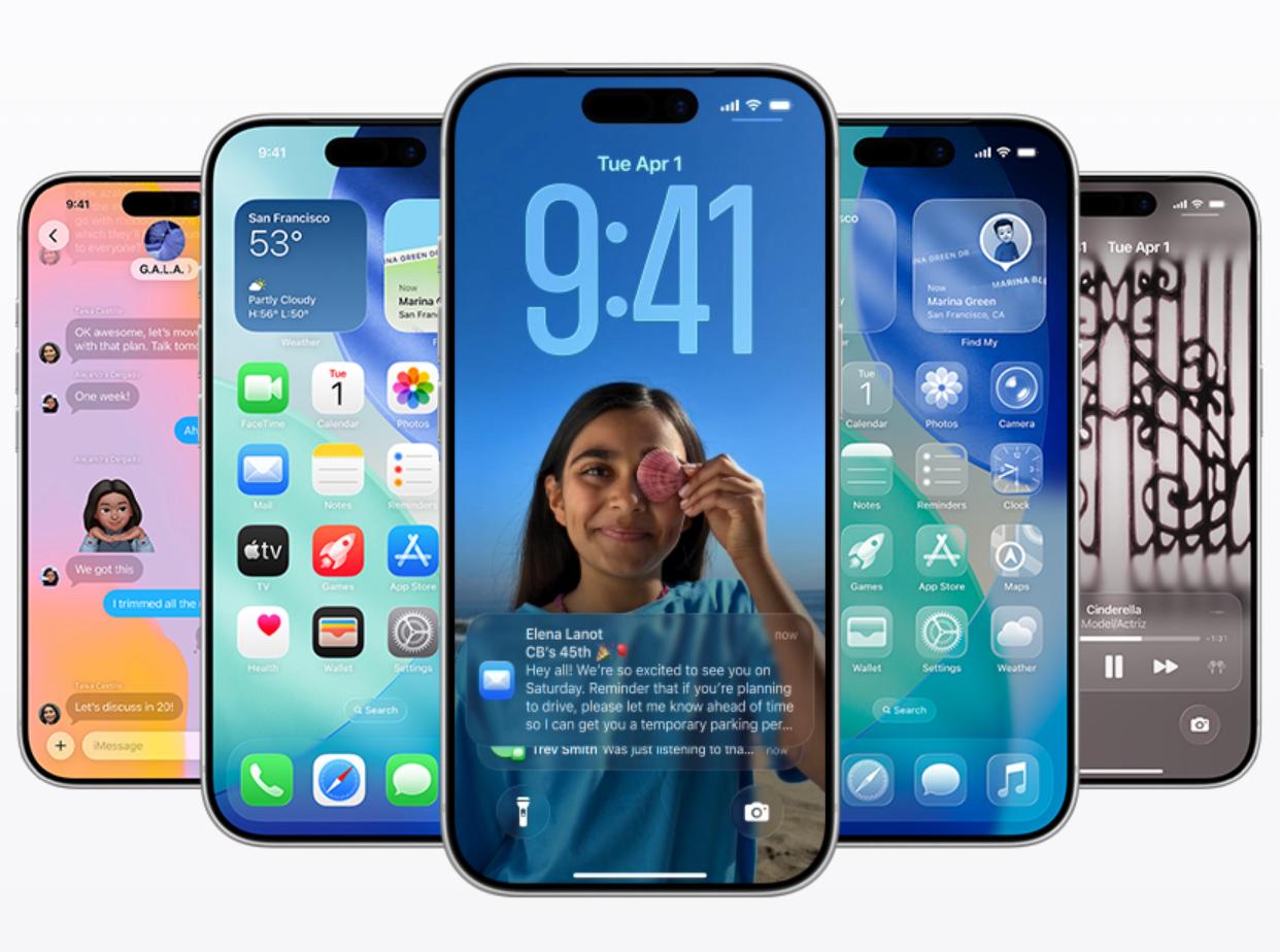 iOS26: Tampilan antarmuka iOS 26 dengan desain Liquid Glass pada iPhone yang menunjukkan efek transparan dan widget reflektif.