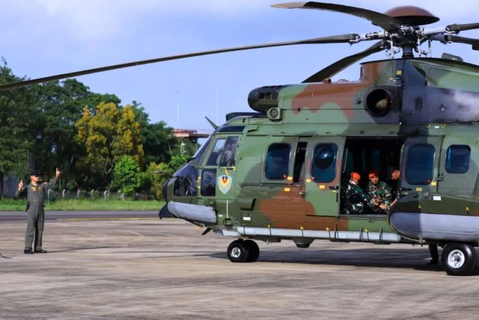 MISI: TNI AU kerahkan helikopter H225M Caracal untuk membantu pencarian pesawat ATR 400 milik Indonesia Air Transport (IAT) yang dilaporkan hilang kontak di Maros, Sulawesi Utara, Sabtu (17/1/2026).