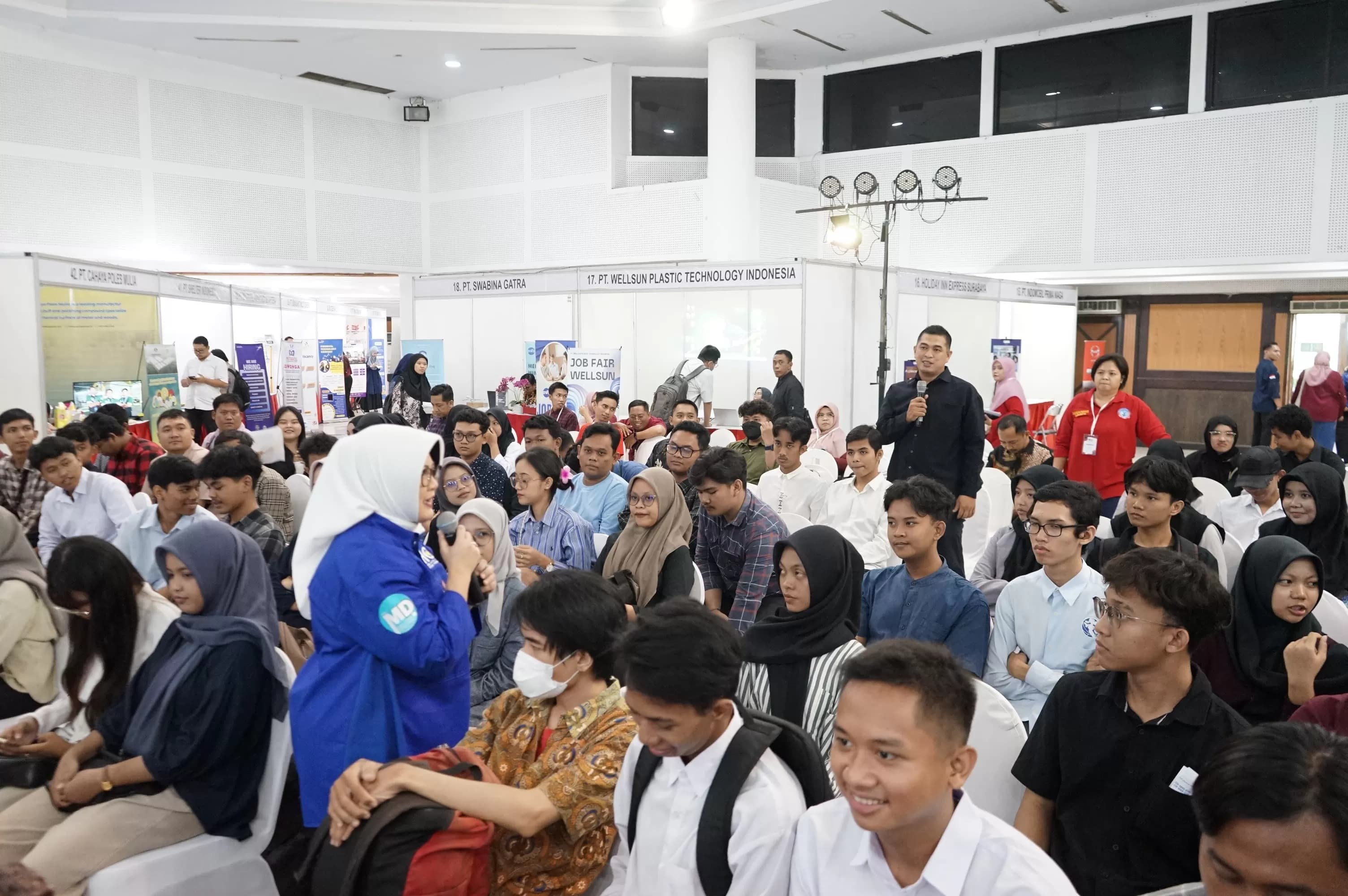 TANTANGAN: Laporan World Economic Forum (WEF) yang menempatkan masalah pengangguran sebagai risiko ekonomi teratas Indonesia tahun 2026.