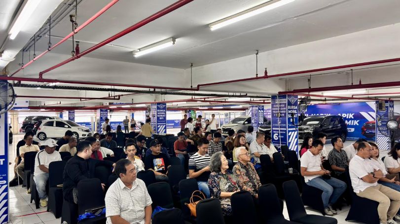 EKSPANSI: BFI Finance memperluas usaha dengan meresmikan Bursa Mobil Showroom Hebat di Surabaya.