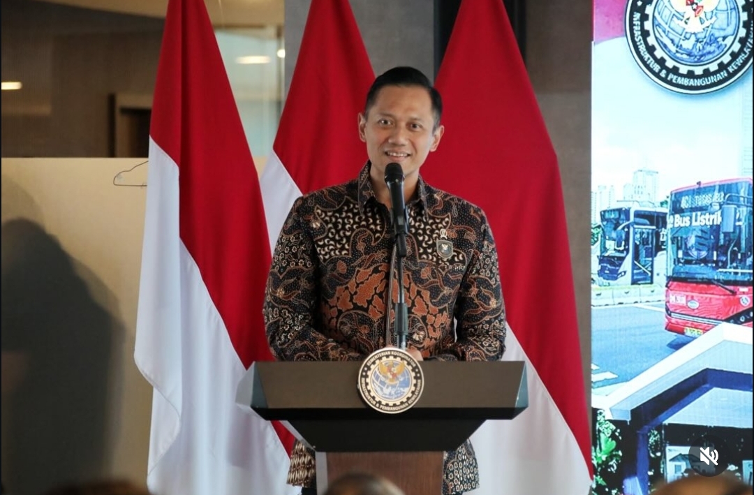 Menteri Koordinator Bidang Infrastruktur dan Pembangunan Kewilayahan, Agus Harimurti Yudhoyono (AHY), menegaskan pentingnya kehati-hatian fiskal sebelum melanjutkan proyek Kereta Cepat ke Surabaya.