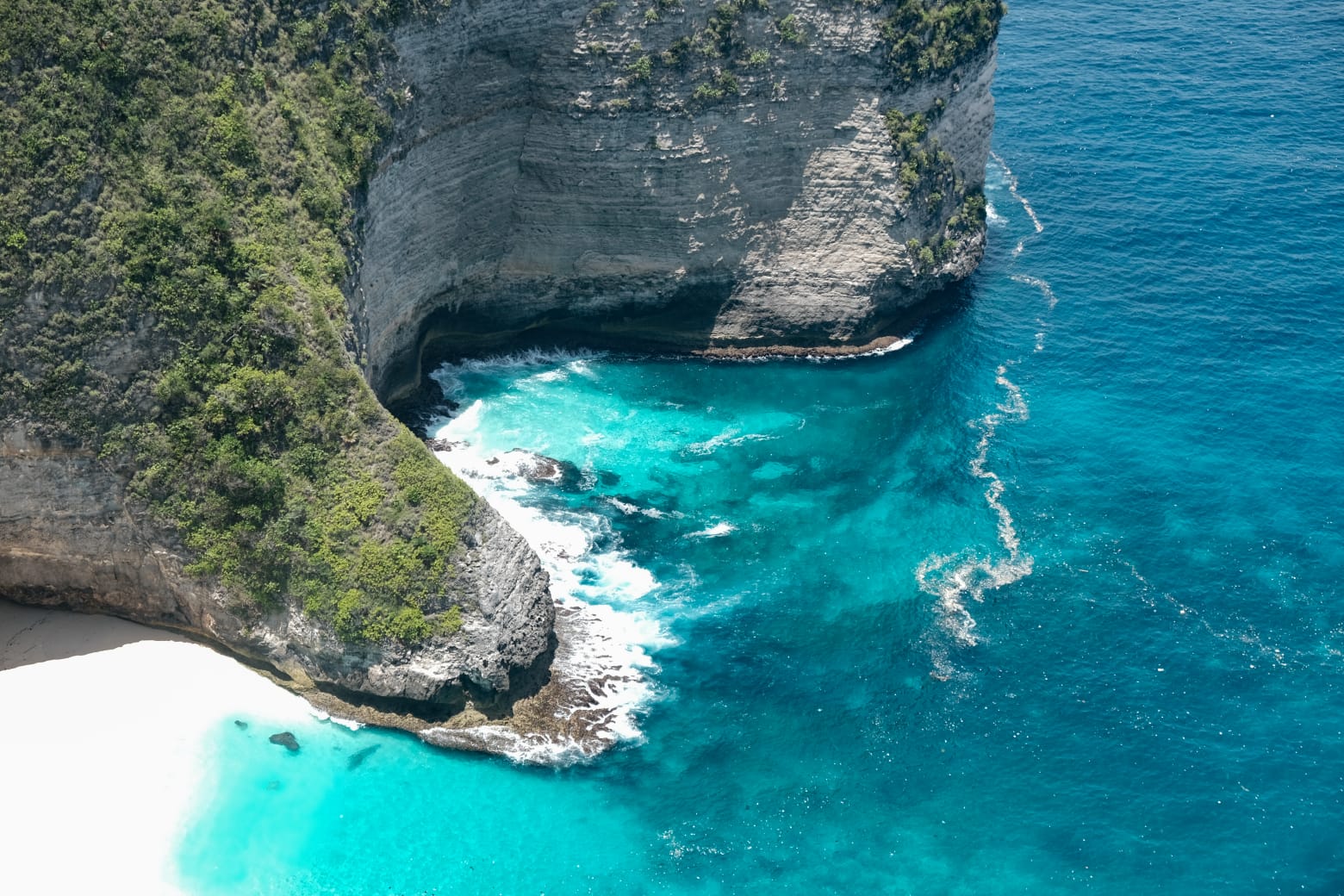 Pesona Pantai Kelingking, Destinasi Alam Paling Ikonik di Nusa Penida