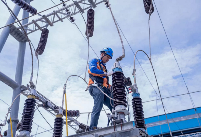 PERAWATAN: PLN mencatat pertumbuhan konsumsi listrik di tahun 2025 sebesar 3,75 persen menjadi 317,69 TWh, yang utamanya disokong oleh sektor rumah tangga.