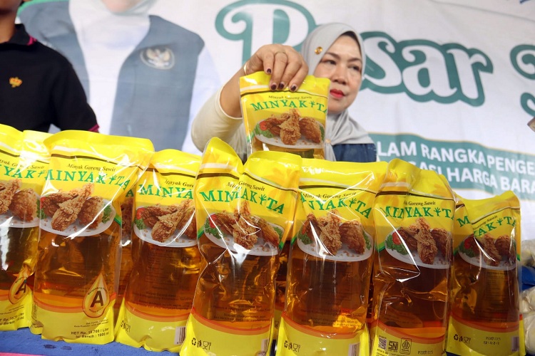 DIJUAL: Produk minyak goreng seperti MinyaKita lazim mengalami peningkatan permintaan menjelang Ramadan dan Idulfitri.