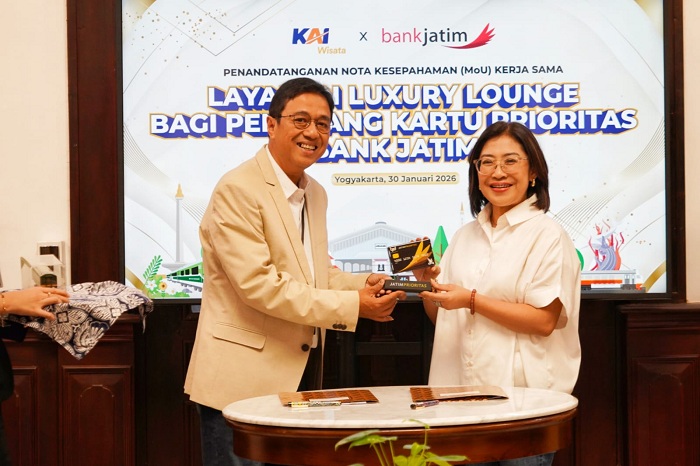 KOMPAK: Bank Jatim melakukan kerja sama dengan KAI Wisata untuk menghadirkan layanan premium berbasis kenyamanan dan pengalaman perjalanan berkelas.  &nbsp;