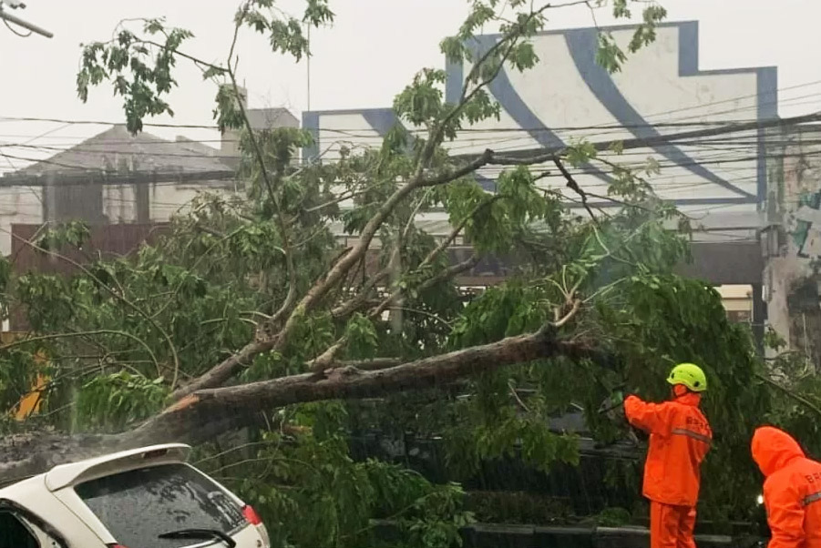 WASPADA: Potensi bencana hidrometeorologi di wilayah Jawa Timur, termasuk Kabupaten Sidoarjo.