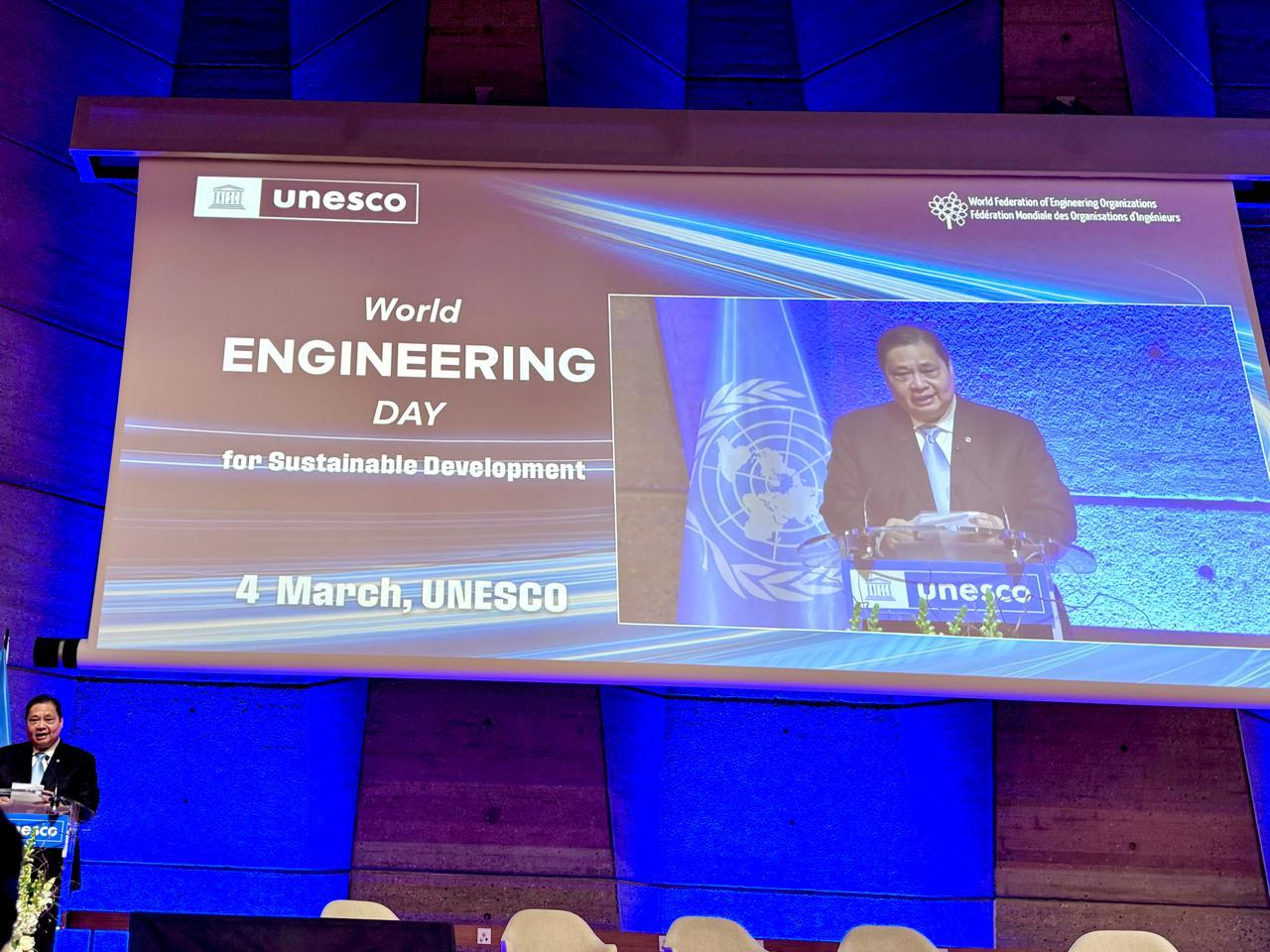 Menteri Koordinator Bidang Perekonomian Airlangga Hartarto memberikan sambutan dalam acara World Engineering Day 2026 di Jakarta terkait revitalisasi industri tekstil nasional.