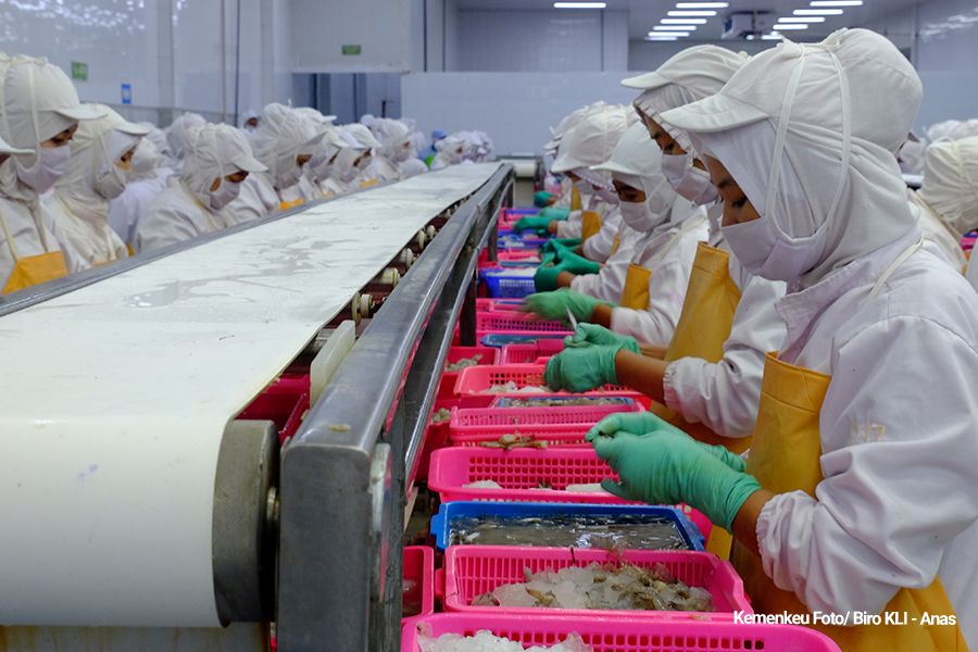 SIAPKAN PRODUK: Industri pengolahan di sepanjang tahun 2025 memberikan kontribusi sebesar 19,07 persen terhadap Produk Domestik Bruto (PDB).