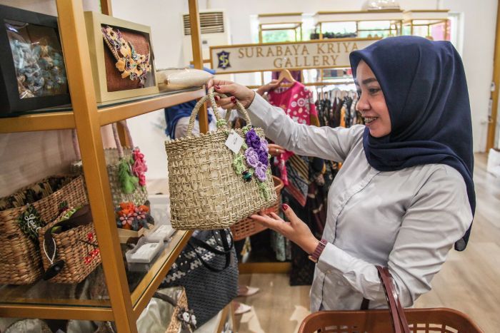 DETIL: Pameran kerajinan tas produksi UMKM di Surabaya beberapa waktu lalu. Produk UMKM Indonesia terbukti semakin diminati oleh pasar asing.