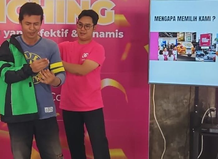 GANDENG: Mauiklan berusaha menjembatan antara brand yang ingin beriklan dengan para mitra periklanan di lapangan, khususnya pengemudi ojol motor dan mobil.