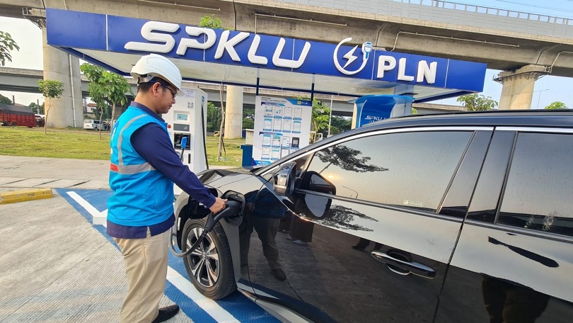 ISI DAYA LISTRIK: PLN terus menambah jumlah SPKLU. Di sepanjang tahun 2025 terdapat penambahan sebanyak 1.432 unit SPKLU.
