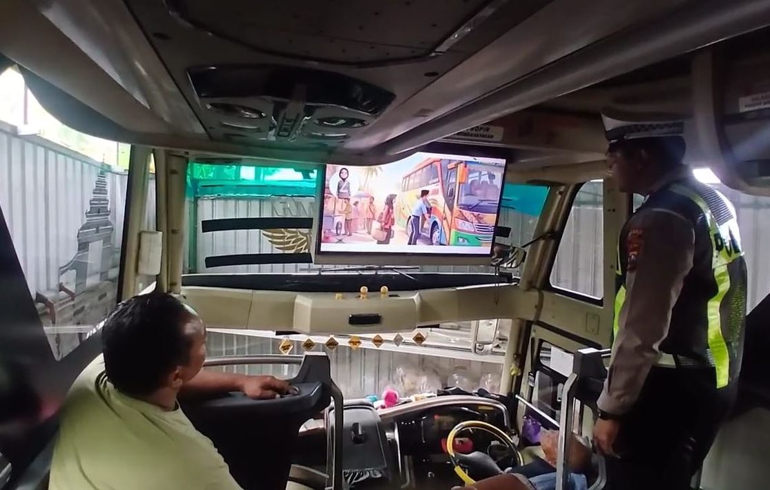 Melalui Operasi Keselamatan Semeru 2026, Satlantas Polres Gresik melakuakan Ramp Check, khususnya pada bus angkutan wisata religi.