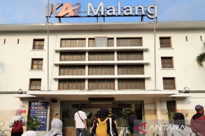 SIBUK: Stasiun Malang di Kota Malang, Jawa Timur.