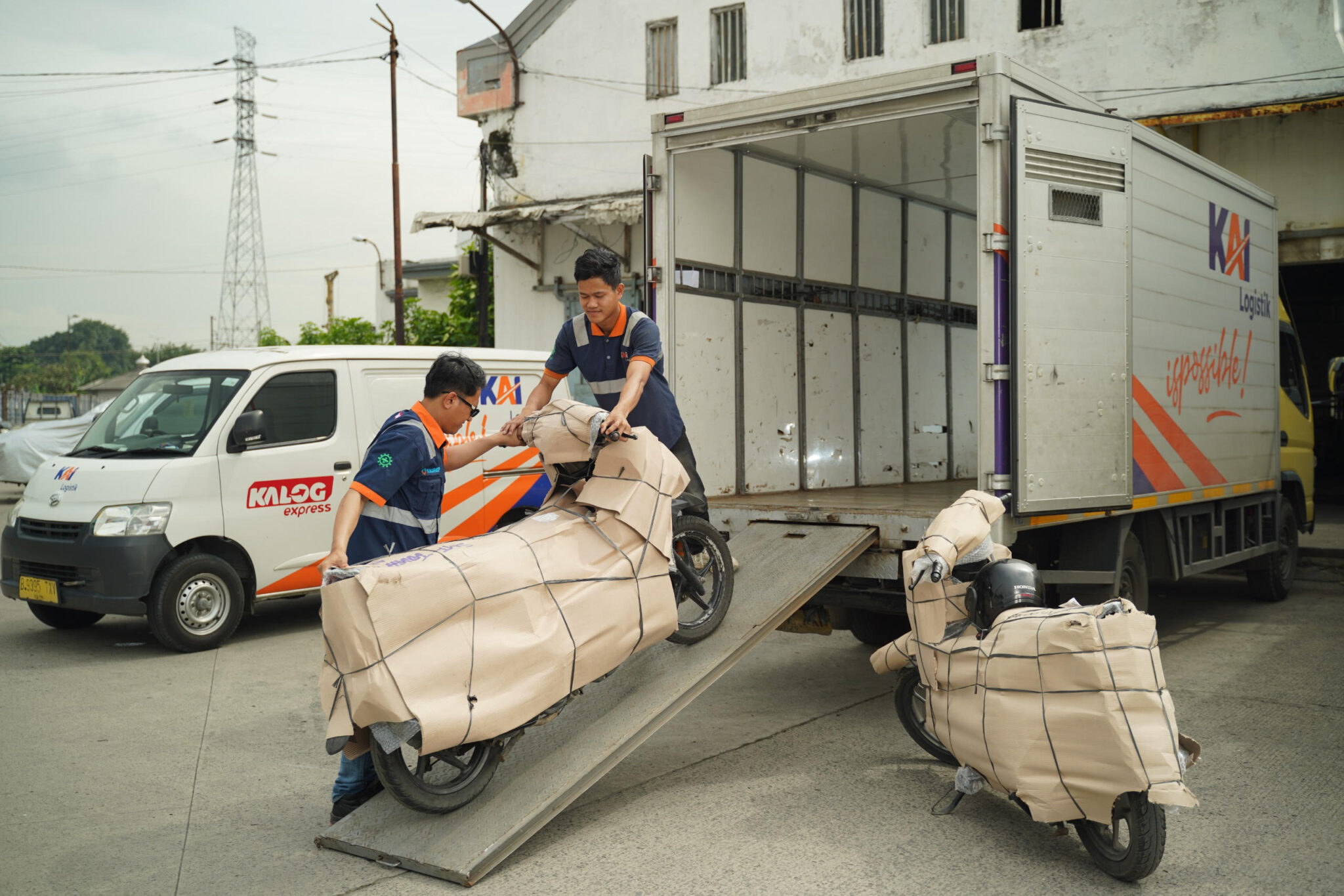 ANGKUT: Sepeda motor menjadi barang ketiga yang paling banyak dikirimkan konsumen dengan menggunakan layanan PT Kereta Api Logistik (KAI Logistik) jelang Ramadan lalu.