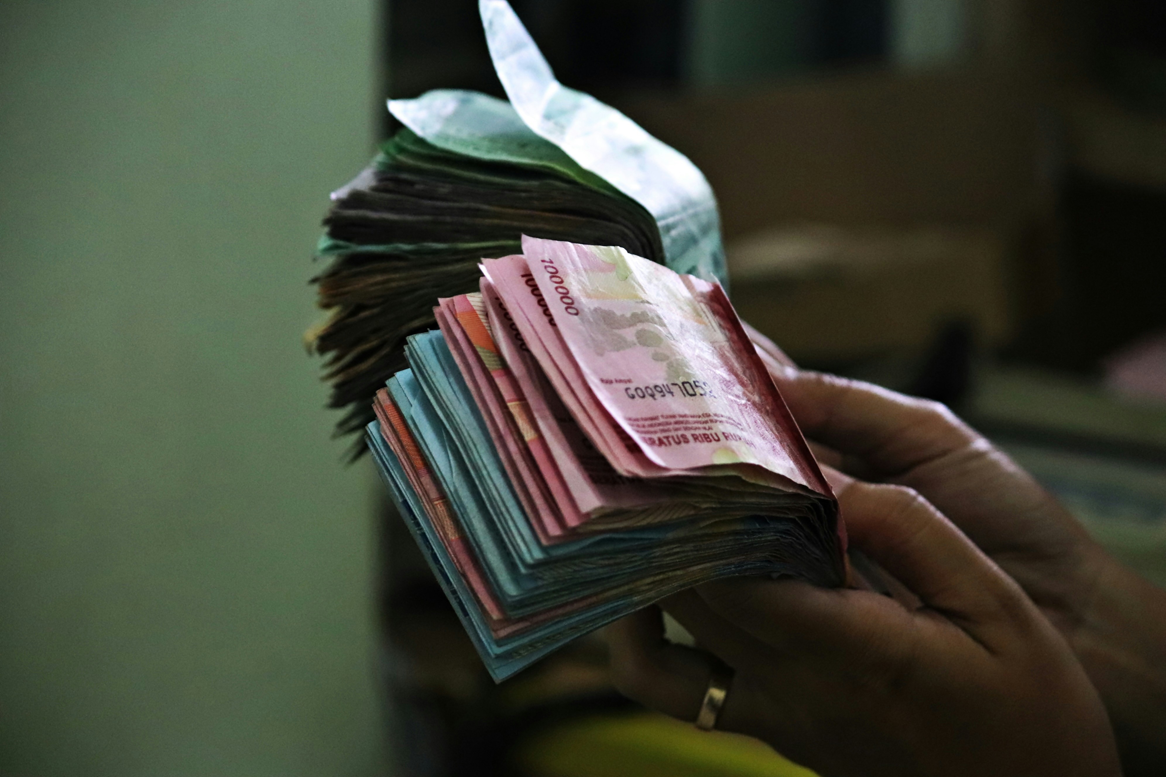 Mata uang rupiah melemah