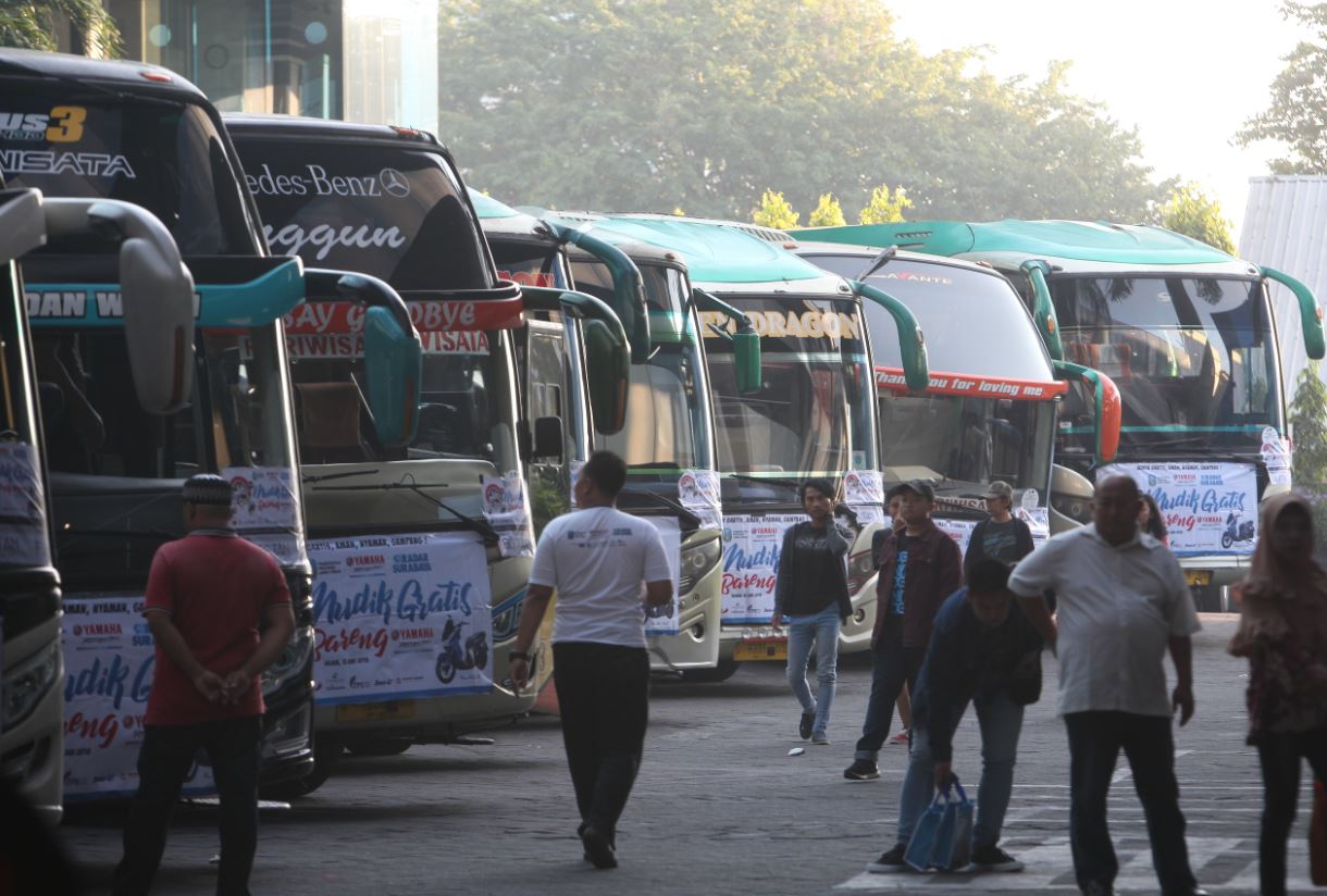 GRATIS: Sejumlah peserta mengaku senang dan terbantu dengan adanya Mudik Gratis Radar Surabaya. Bahkan, tidak sedikit yang rutin mengikuti program tersebut setiap tahun.