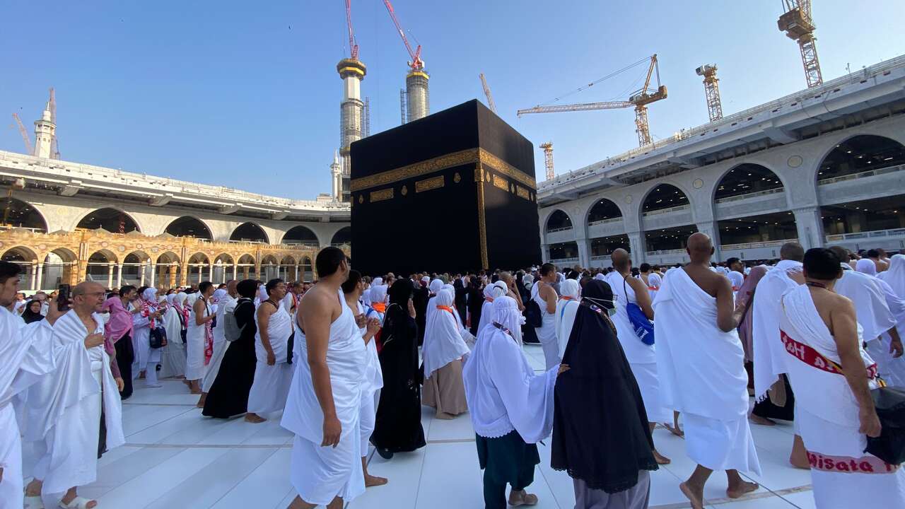 TERDAMPAK: Pemandangan jamaah umrah sedang beribadah di Masjidil Haram 