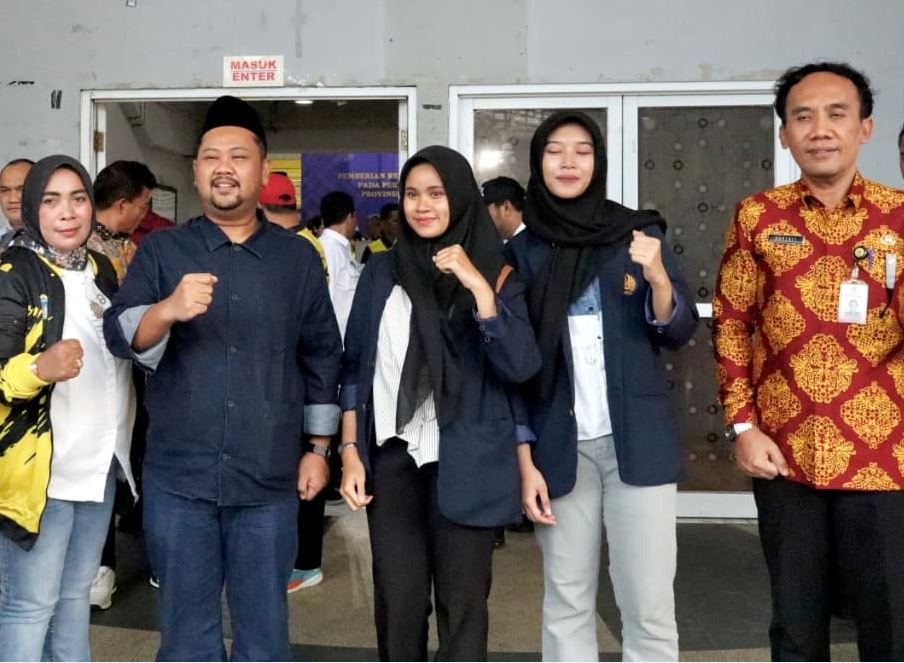APRESIASI: Bupati Fandi Akhmad Yani bersama KONI dan Disparekrafbudpora di sela-sela memberikan bonus 9,3 Miliar untuk para atlet. 