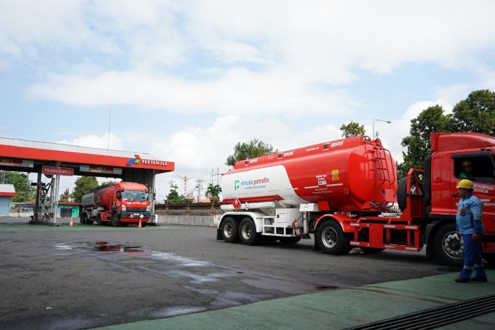 ARMADA SIAP: Pertamina Patra Niaga Regional Jatimbalinus memastikan pasokan dan distribusi BBM bagi masyarakat tetap aman dan terkendali.  