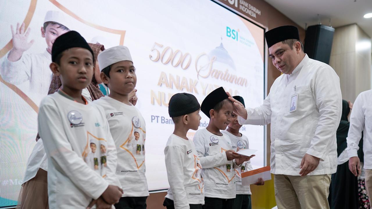 BERBAGI: Tahun ini BSI menggelar kegiatan berbagi dengan 5.000 anak yatim dan dhuafa di seluruh Indonesia.