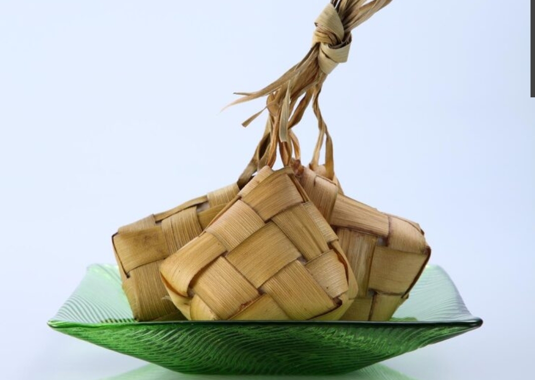 NIKMAT: Ketupat Janur yang Kenyal dan Tahan Lama.