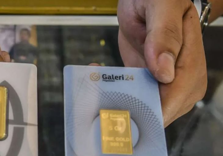 Berdasarkan data dari laman resmi Sahabat Pegadaian yang dipantau pukul 07.20 WIB, harga emas UBS dan Galeri24 tercatat lebih rendah dibandingkan perdagangan sehari sebelumnya.