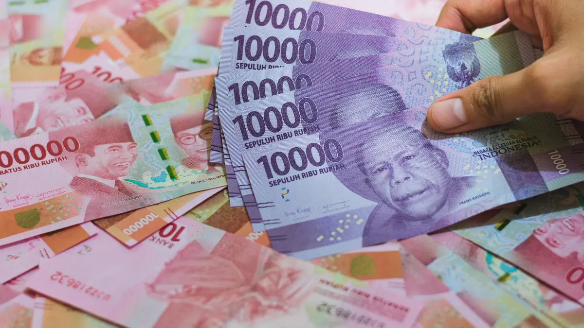 ILUSTRASI: Mata uang rupiah yang mengalami penguatan terhadap dolar AS pada perdagangan Kamis (19/3/2026)