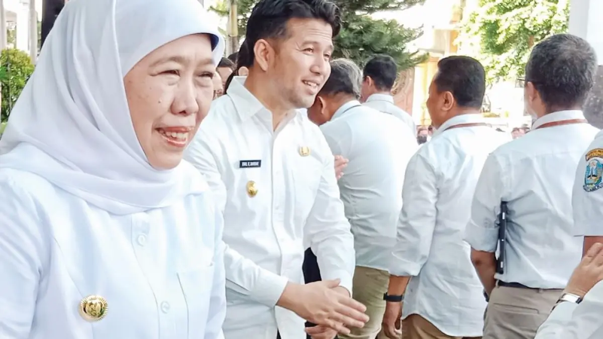 Gubernur Jatim Khofifah dan Wagub Emil, pemerintah Provinsi Jawa Timur resmi menerapkan kebijakan work from home (WFH) satu hari setiap pekan mulai pekan depan.
