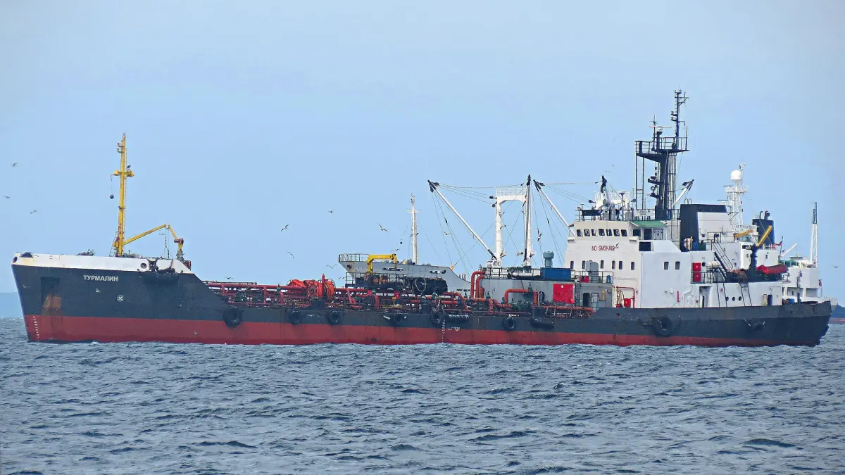 ILUSTRASI: Kapal tanker yang tertahan di kawasan Selat Hormuz akibat kebijakan pembatasan yang diberlakukan Iran di tengah meningkatnya ketegangan geopolitik