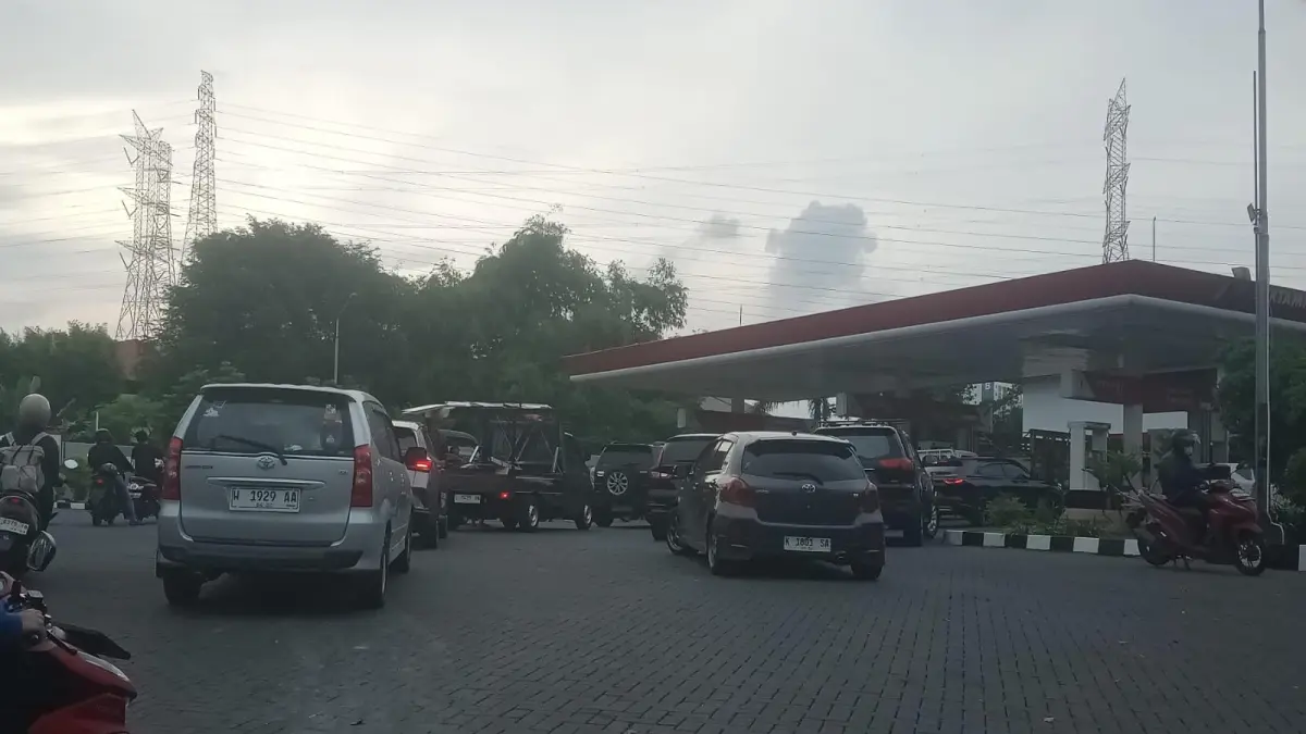 Kondisi panik buying di salah satu SPBU. 