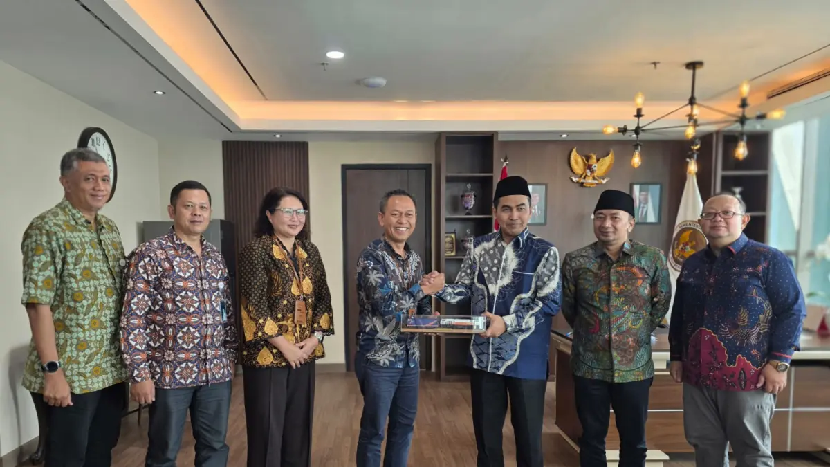 Jajaran pimpinan Kemenhaj saat melakukan pertemuan strategis dengan direksi KAI Logistik di Jakarta untuk membahas integrasi transportasi dan distribusi bagasi jemaah haji 2026.