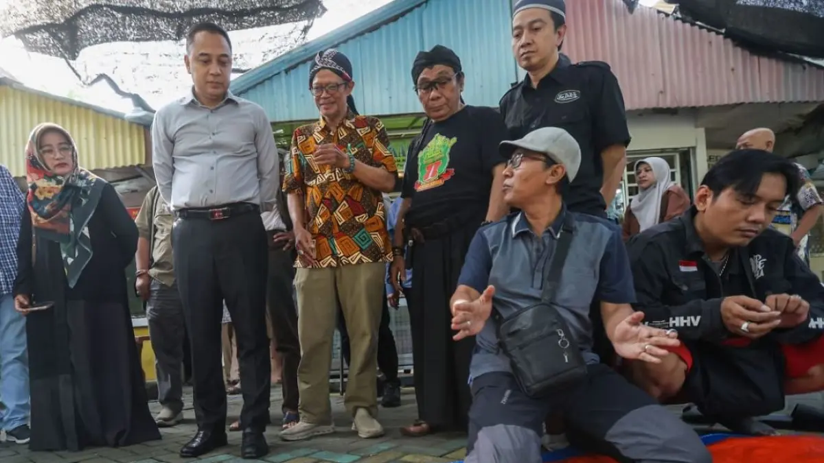 Wali Kota Surabaya Eri Cahyadi membidik kawasan Pasar Batu Permata Kayoon sebagai ikon wisata baru di Kota Pahlawan. 